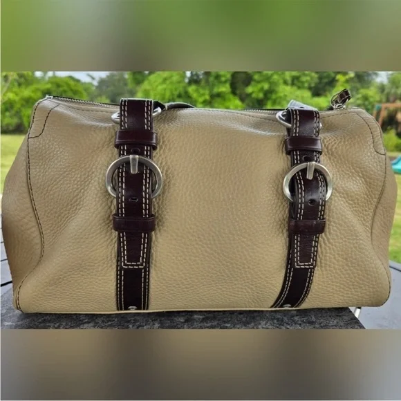 Coach Chelsea Beige Pebbled Leather Zipper Closure Shoulder Bag - Picture 3 of 15